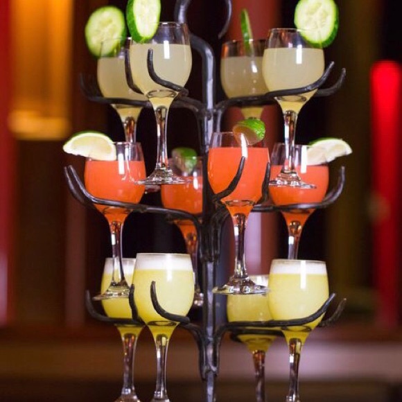 Bookmark my beautiful closet. Easy Breezy! - Picture 5 of 9